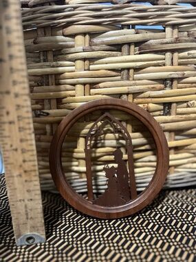 Round Wooden Silhouette Wall Art - Couple in Arch